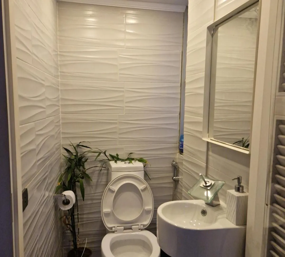 Stylish 2 Bedroom Apartment Beirut 0*,  Líbano